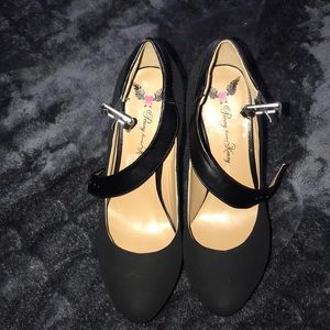 Women’s Black platform shoes NWOT